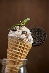 甜甜自制冰淇淋 有选择性的焦点甜点奶油锥体食物巧克力小吃奶油状勺子产品美食图片