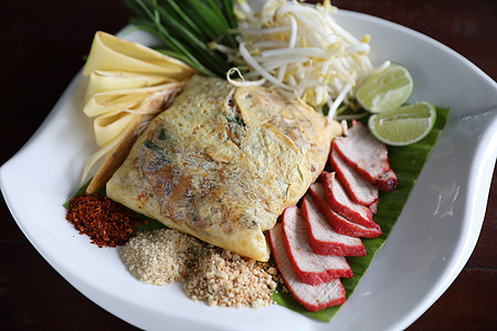 当地泰国食用便达油炸面豆腐午餐柠檬食物菜单花生筷子软垫餐厅面条图片