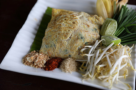 当地泰国食用便达油炸面面条柠檬盘子筷子软垫豆腐午餐食物花生油炸图片