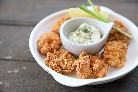 炸鸡日式日本式彩礼烹饪盘子食物油炸小菜柠檬午餐小吃筷子美食图片