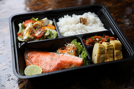 灰色沙门鱼本汤套日本菜寿司海鲜便当午餐美食烹饪白色餐厅鲑鱼筷子图片
