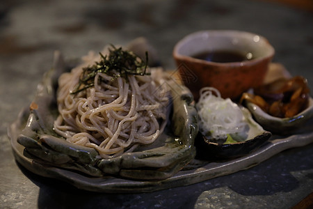 冷苏巴面 日本菜健康酱油面条烹饪筷子饮食食物美食盘子棕色图片