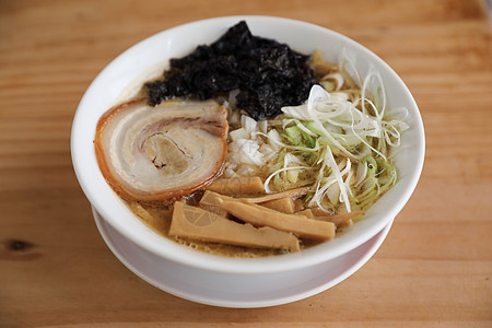 Tsukemen 拉面日本面条汤日本食品猪肉大豆肉丸烹饪美食蔬菜洋葱食物筷子豆腐图片