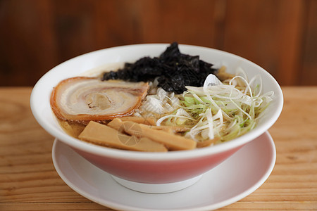 Tsukemen 拉面日本面条汤日本食品肉丸午餐美食猪肉烹饪蔬菜豆腐食物大豆筷子图片