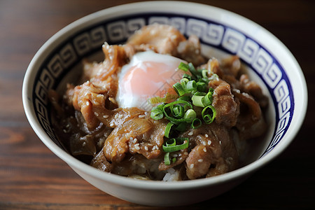 猪肉饭碗 鸡蛋在木头背轮的日本当地食品烧烤烹饪食物餐厅油炸盖饭午餐美食洋葱牛肉图片