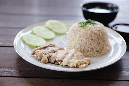 泰国食品美食鸡肉和大米黄瓜食物煮沸盘子午餐蔬菜饮食烹饪早餐鸡饭图片