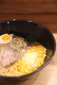 日本面条拉面 餐厅的当地日食蔬菜食物午餐茶树健康猪肉浇头洋葱美食烹饪图片