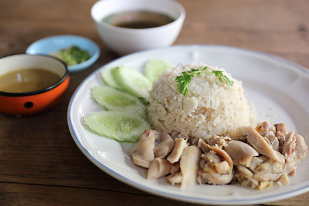 泰国食品美食鸡肉蒸炒鸡和有木饭的鸡煮沸食物烹饪文化黄瓜早餐香菜盘子饮食午餐图片