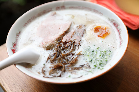 腊麦面 猪肉和日本菜汤鸡蛋拉面美食午餐餐厅豚骨食物蔬菜文化背景图片