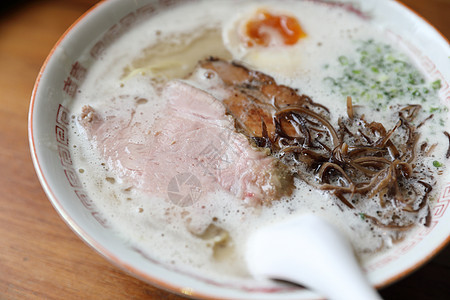 腊麦面 猪肉和日本菜汤鸡蛋拉面蔬菜豚骨美食餐厅食物午餐文化图片