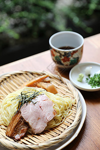 日本拉门面 加冷汤日本菜大豆肉汤豆腐美食筷子盘子烹饪面条食物洋葱图片