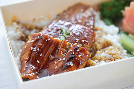 日本人用大米烤的鱼肉鳗鱼精力传统白色年度赞成午餐餐厅摄影生活方式图片