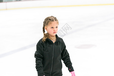 图滑冰溜冰鞋孩子女性训练女孩青年冰刀运动溜冰场练习图片