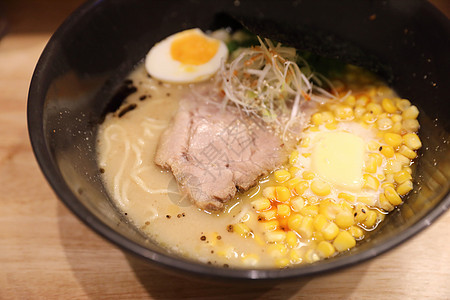 日本面条拉面 餐厅的当地日食盘子洋葱美食健康浇头猪肉蔬菜大豆食物豚骨背景图片