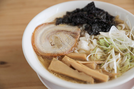 Tsukemen 拉面日本面条汤日本食品蔬菜盘子肉汤午餐洋葱筷子大豆食物豆腐美食图片