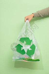 废物回收 再利用 垃圾处理 环境和生态概念在家里用垃圾或垃圾和绿色回收标志特写垃圾袋垃圾桶衬垫白色健康小路瓶子剪裁家务图片