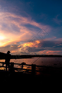 自然界的湖上日出日落海浪阳光地平线金子橙子蓝色太阳反射海洋图片