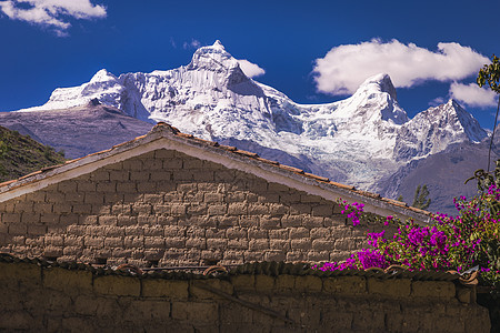 的Huascaran山和Yungay 秘鲁Ancash安第斯山脉雪灾冒险旅游旅行环境保护风景教会天空目的地环境景观图片