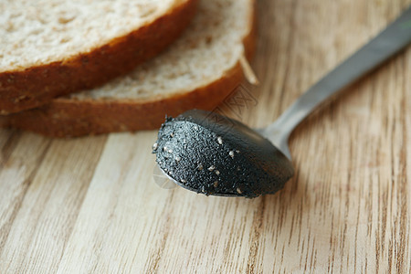 黑芝麻撒在面包上食物芝麻勺子种子美食纤维谷物草本植物调味品粮食图片