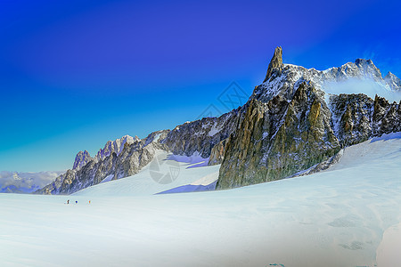 Mont Blanc地貌和意大利奥斯塔谷蓝色冰川山岭地方风景旅行冰海山脉雪山晴天背景图片