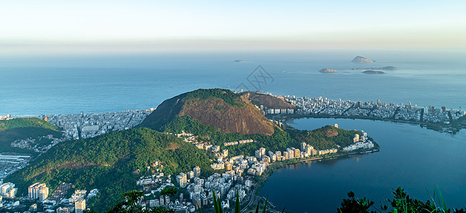 里约热内卢市全景 从基督的雕像救世主的视野中运输建筑学天空海滩蓝色市中心沥青建筑物街道景观图片