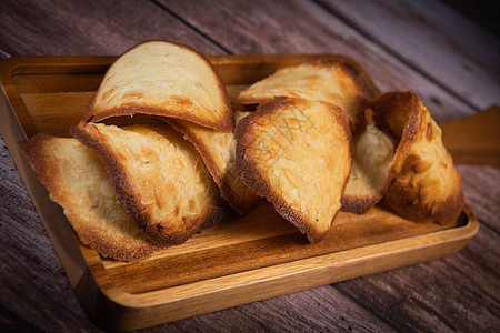 法式面包含杏仁的法式熟食糕饼泥和木本面包点心饮食篮子糕点小吃小麦蛋糕香气美食背景