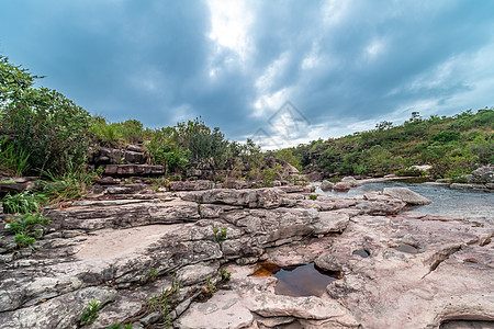 南美洲的山河在岩石中流过南美图片