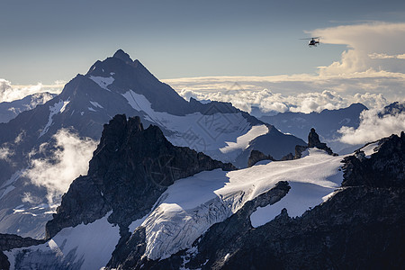 瑞士Titlis山山脉的Sustenhorn观测站晴天蓝色地方摄影旅游岩石城市悬崖山脉爬坡图片