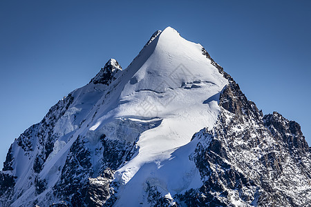 Bernina和Palu山脉 瑞士恩加丁阿尔卑斯山有冰川全景山峰环境旅游气候雪山山脉晴天登山文化图片