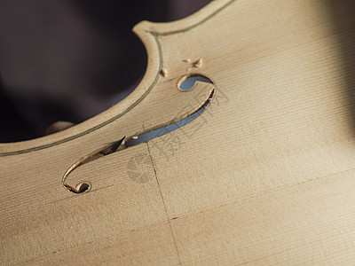 剪切和制作小提琴f  洞云杉刀刃眼睛签名手工工艺刀具职业盘子桌子图片