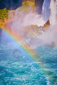 彩虹通过尼亚加拉河 美国瀑布后面有详细细节图片