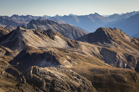 瑞士格劳本登州恩加迪内上层的苏氏体阿尔卑斯山地貌冰川文化晴天目的地旅行草地旅游假期森林自然图片