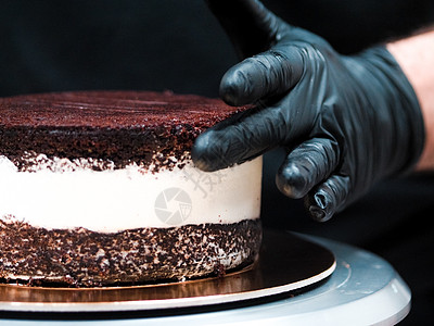 厨师蛋糕设计师准备分层奶油奶油空白蛋糕 用于结霜和滴水蛋糕架纪念日烹饪刮刀糕点旋转职业软糖手工水果图片