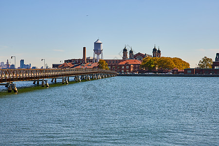 新泽西海岸埃利斯岛的景象 这座桥通向岛屿图片