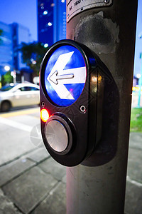 在 SIGAPO 中特写交叉信号按钮旅行路口街道行人运输人行道驾驶城市警告穿越图片