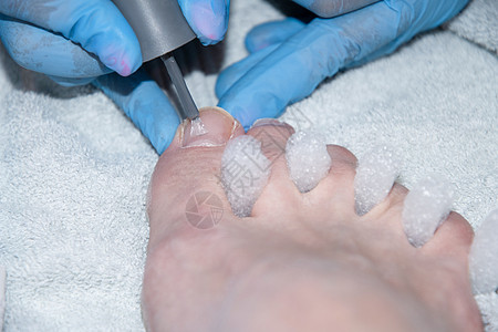 脚指师傅在客户的脚指甲上涂了凝胶油手指清洁度工作工具女士程序表皮女孩流程凝胶图片