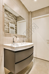 现代洗手间 有水槽和镜子淋浴龙头设备血管盆地房子建筑学桌子奢华浴缸图片
