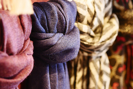 彩色布料 床垫和手帕 具有不同的东方形态棉布工艺白色纺织品材料手工衣服市场红色火鸡图片