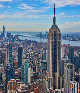 帝国大厦纽约的垂直整景全景 曼哈顿从高处向后靠在后面图片