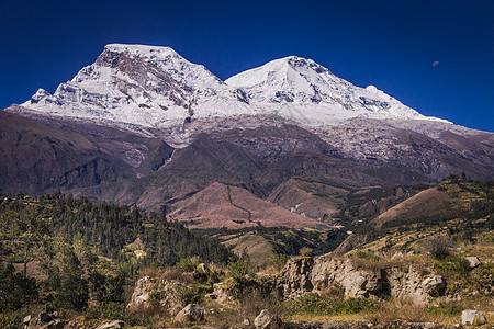 在的Huascaran山群 雪压安第斯山脉 秘鲁安卡什风景表面旅游山脉晴天目的地环境保护日落旅行雪山背景图片