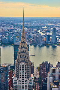 纽约顶顶豪华的摩天大楼 垂直俯视河流和城市图片