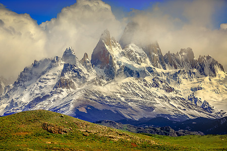 伊迪利克查尔滕和米斯蒂菲茨罗伊 巴塔哥尼亚阿根廷 洛斯格拉西亚雷斯日落目的地巅峰风景冰川悬崖摄影阳光天空山峰图片