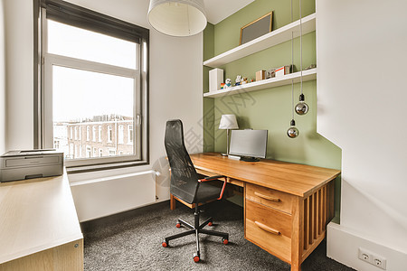 设有办公桌和窗口的家用办公室厨房架子装饰家具公寓奢华沙发街道建筑学木头图片