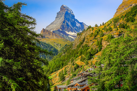 瑞士阿尔卑斯山 日出时在泽马特河谷上空草地晴天冰川地标旅游风光旅行雪山风景国际图片