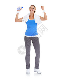 健康的年轻女人拿着一瓶矿泉水 感觉很成功 却被孤立在白边上 - 是的 但是图片