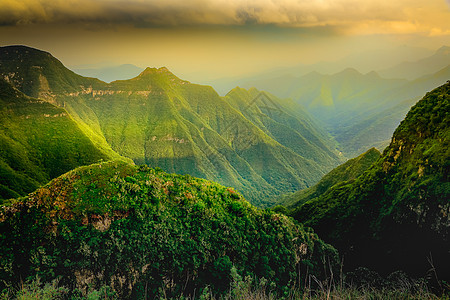 巴西河阳光明日的黑山峡谷和丛林山谷图片