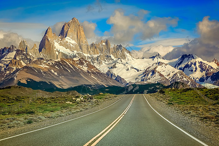通往El Chalten Fitz Roy Patagonia 阿根廷 的公路地方风景山峰草原巅峰冰川天空旅行雪山街道图片