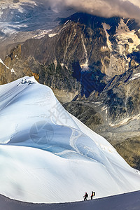 日出时的山峰高山风景 夏莫尼克斯 法属阿尔卑斯山脉晴天登山蓝色雪山地方地标冰川日落草地戏剧性图片