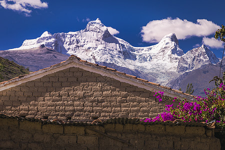 的Huascaran山和Yungay 秘鲁Ancash安第斯山脉雪灾风景热带地标丛林火山冒险雪山天空旅行景观图片