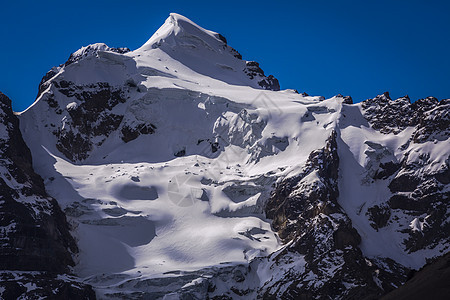 秘鲁安卡什安第斯山脉冰川的山顶雪峰旅游摄影风景表面目的地山脉地标荒野天空晴天图片